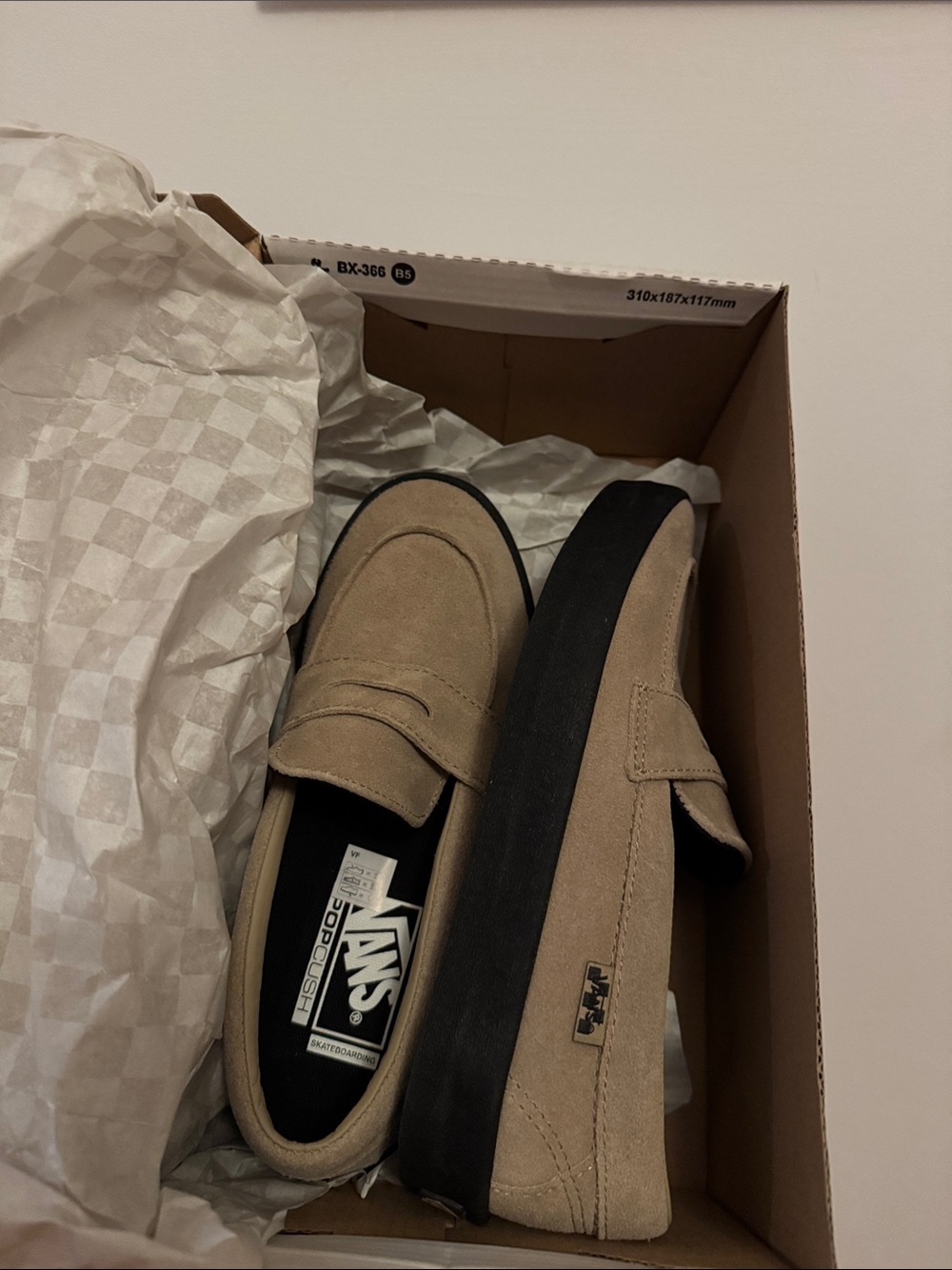Vans Tan Suede Loafers - unisexe wmn 7.5 men 6